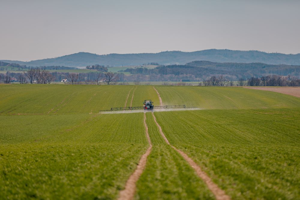 Pesticides, Europe uses “guidelines written by the chemical industry”