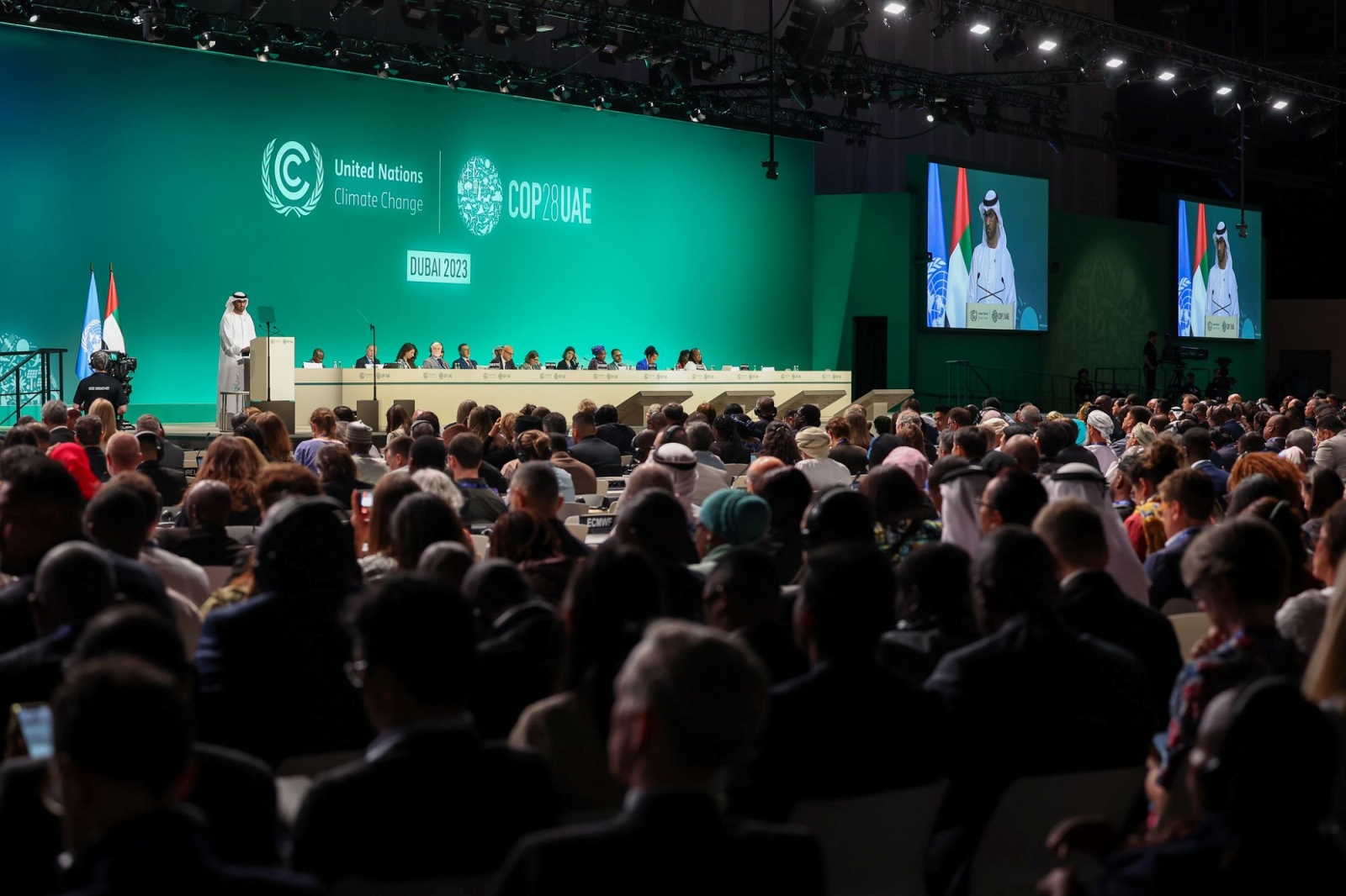 COP28, gli Emirati impegnano 30 miliardi per un fondo di investimento sul clima