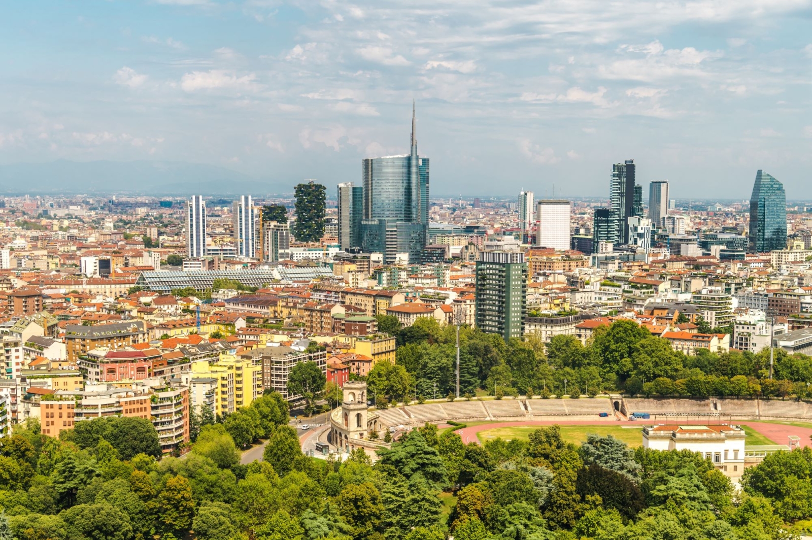 Milano, blackout per il caldo: i condizionatori mandano in tilt la rete elettrica