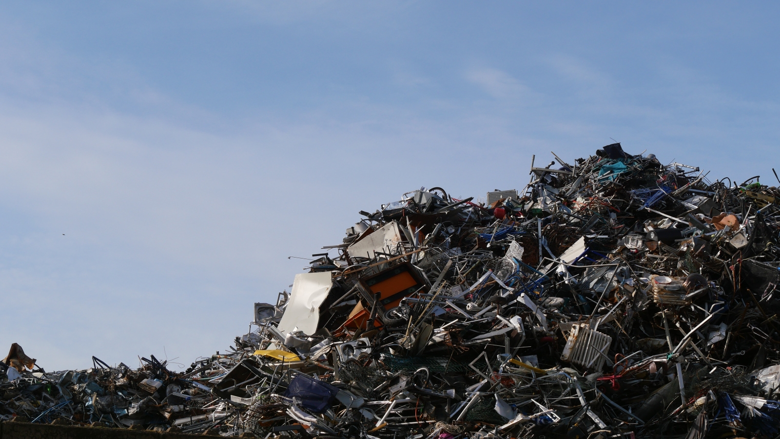 Discariche abusive, recuperarle e bonificarle con fotovoltaico e landfill mining