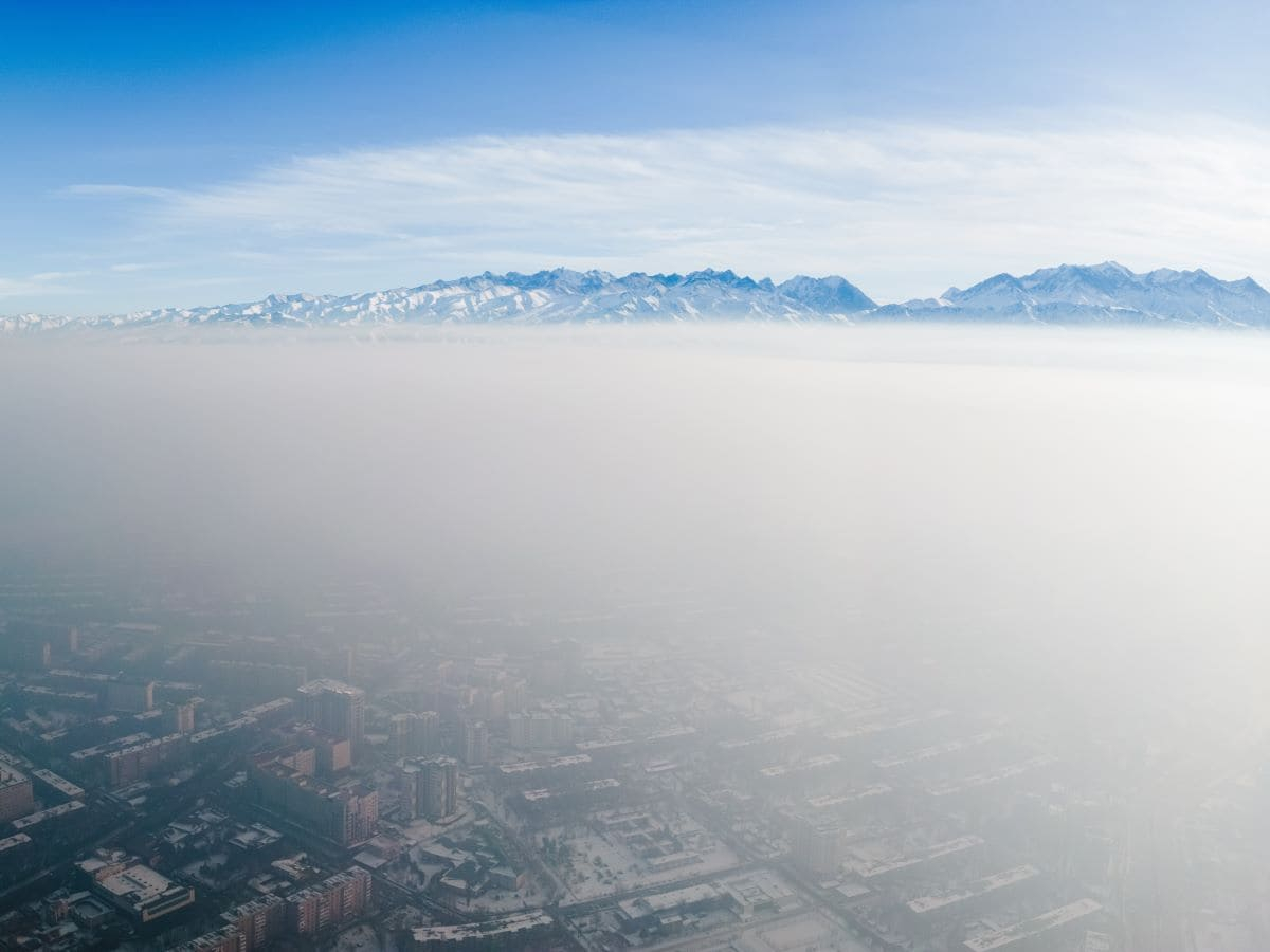 Il governo Meloni vuole tagliare i fondi per la qualità dell’aria in Pianura Padana