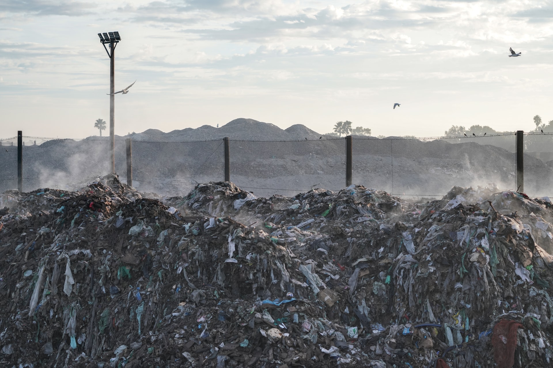 Ultimatum dall’UE: l’Italia ha tempo fino a giugno per chiudere 12 discariche