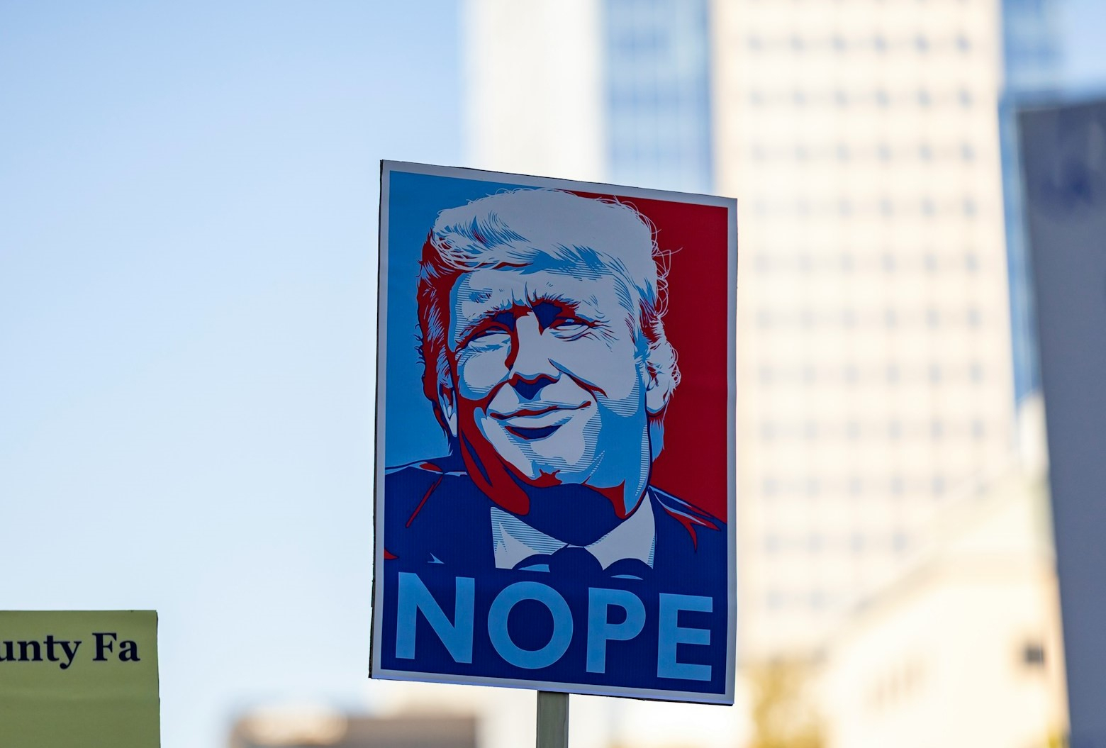 La Corte Suprema USA blocca i dazi di Trump: lui risponde con un ulteriore 10%