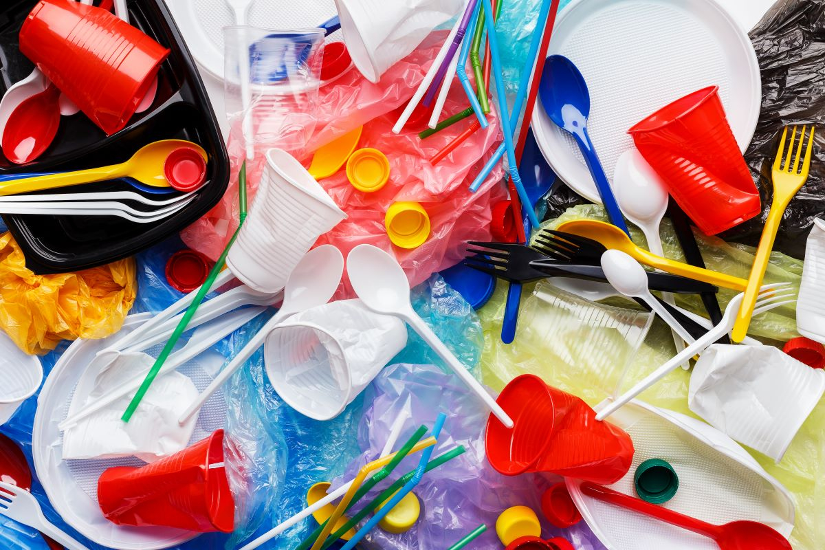 Trattato sulla plastica, anche gli USA vogliono mettere un tetto alla produzione