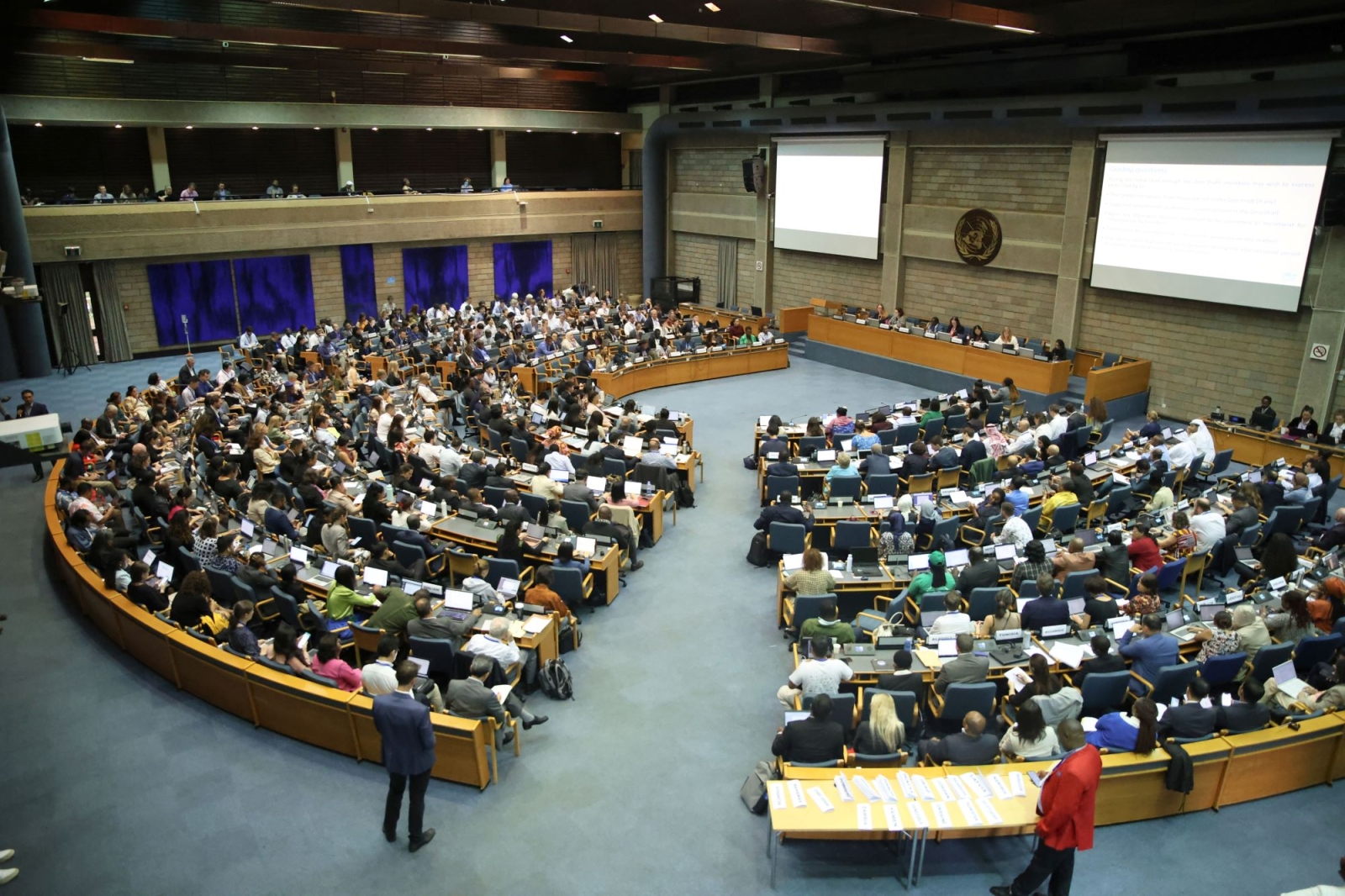 Trattato globale sulla plastica, ai negoziati più lobbisti che delegati G7