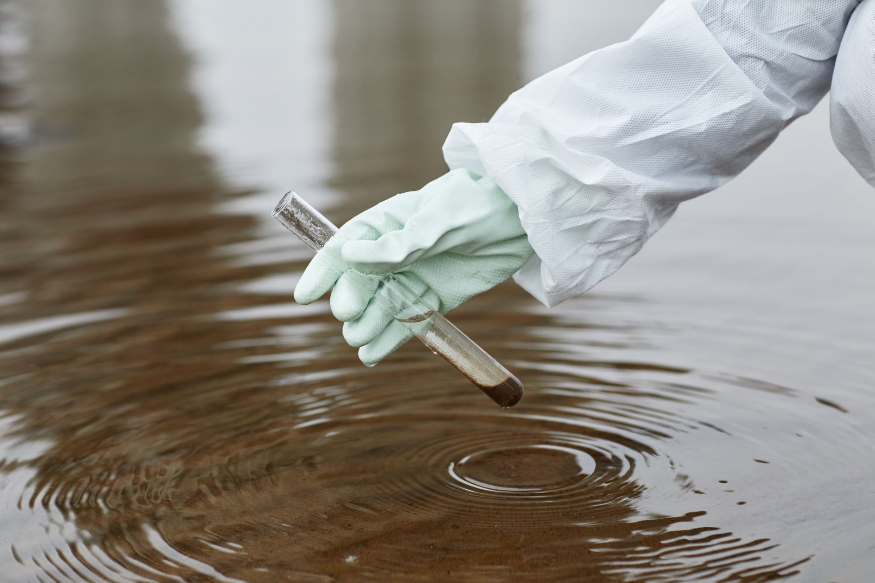 Crimini contro l’ acqua: cosa fa il settore idrico per proteggersi?