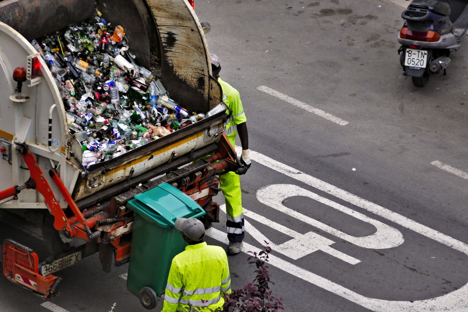 Rifiuti urbani in calo e cresce la raccolta differenziata: il rapporto ISPRA 2023